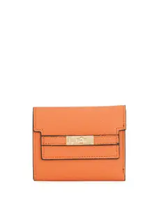 Globus Textured Twist Lock Detail Vegan Leather Three Fold Wallet