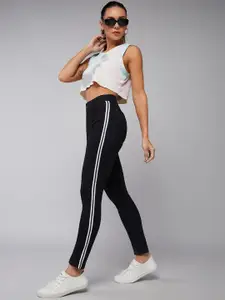 Roadster Women Slim Fit Mid Rise Twill Tape Detailing Stretchable Denim Jeans