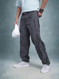 The Roadster Life Co. Men Mid-Rise Pure Cotton Loose Fit Jeans with Studded Detail