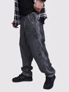 The Roadster Life Co. Men Mid-Rise Pure Cotton Loose Fit Jeans with Studded Detail