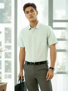 Louis Philippe Men Classic Fit Spread Collar Solid Cotton Linen Casual Shirt