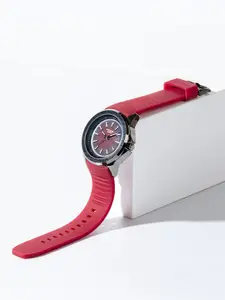 Sonata Poze Men Textured Dial & Straps Analogue Watch SP70050QP02