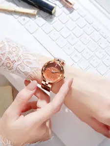 GIORDANO Women Dial & Stainless Steel Bracelet Style Straps Analogue Watch GZ-60082-22