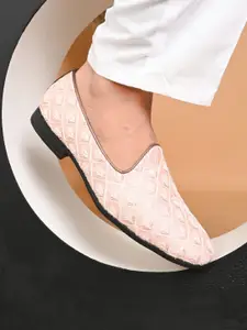 House of Pataudi Men Embroidered Mojaris