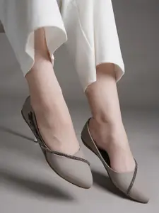 DressBerry Women Embellished Ballerinas Flats