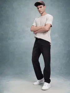 The Roadster Life Co. Men Relaxed Fit Mid-Rise Light Fade Jeans