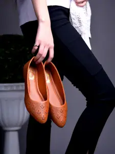 Shoetopia Girls Textured Ballerinas with Laser Cuts Flats