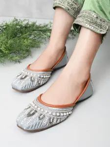 XE Looks Women Embellished Ethnic Mojaris Flats