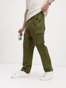 The Roadster Life Co. Men Mid-Rise Pure Cotton Relaxed Fit Cargos