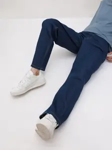 The Roadster Life Co. Men Relaxed Fit Mid-Rise Stretchable Jeans