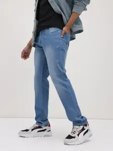 Roadster Men Slim Fit Mid-Rise Light Fade Stretchable Jeans