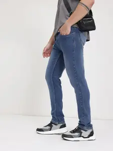 The Roadster Life Co. Men Slim Fit Mid-Rise Light Fade Stretchable Jeans