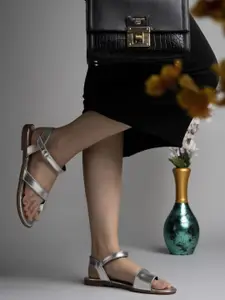 DressBerry Women Open Toe Flats with Buckles