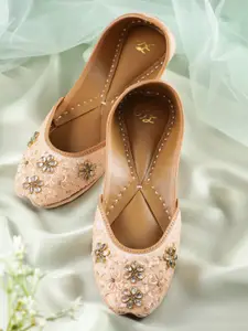 House of Pataudi Women Floral Embellished Leather Mojaris