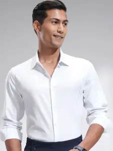 HIGHLANDER Men Spread Collar Textured Cotton Casual Shirt