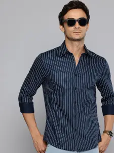 Flying Machine Slim Fit Vertical Stripes Pure Cotton Casual Shirt