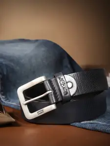 Levis Men Textured Leather Belt