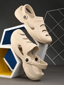 BIRDE Men Self Design Clogs