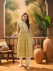 Sangria Women's Geometric Printed Cotton Pleated Kurta