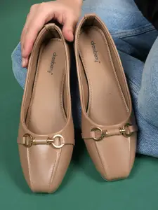 DressBerry Women Embellished Fashion with Buckles Flats