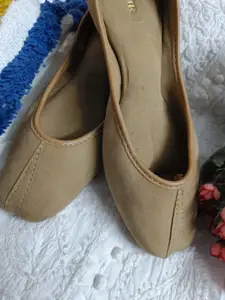 Anouk Women Ethnic Mojaris with Embroidered Flats