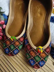 Sangria Women Embellished Floral Majoris