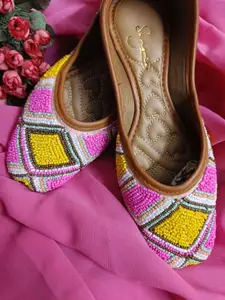 Sangria Women Embellished Mojaris