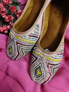 Sangria Women Embellished Rhombus Mojaris