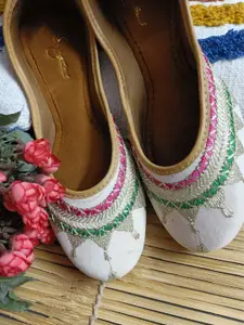 Sangria Women Embellished Zari Work Mojaris