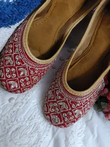 Anouk Women Embellished Ethnic Mojaris with Embroidered Flats