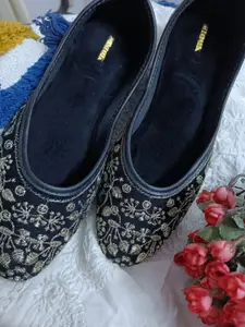 Anouk Women Embellished Ethnic Mojaris with Embroidered Flats