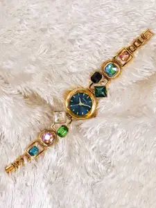 DressBerry Women Patterned Dial & Bracelet Style Straps Analogue Watch DB 902 GB Elevate