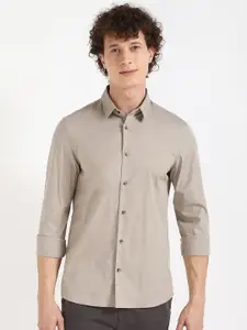 Calvin Klein Jeans Men Spread Collar Solid Cotton Casual Shirt