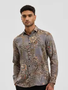 Snitch Men Smart Spread Collar Floral Printed Casual Shirt