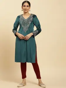 W Paisley Embroidered Sequinned Velvet Straight Kurta