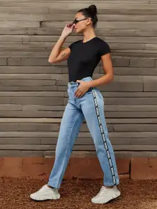 DOLCE CRUDO Women Slim Fit High-Rise Light Fade Stretchable Jeans