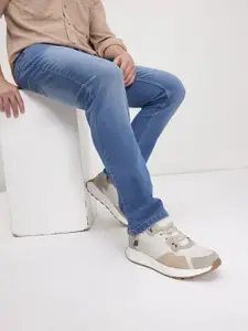 The Roadster Life Co. Men Slim Fit Mid-Rise Light Fade Stretchable Jeans