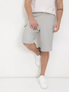 The Roadster Life Co. Men Mid-Rise Waffle Knit Baggy Fit Cargo-Style Skater Shorts