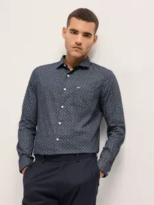 THE BEAR HOUSE Men Tailored Fit Spread Collar Geometric Printed Cotton Formal Shirt