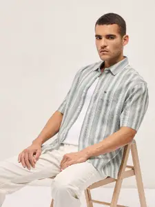 THE BEAR HOUSE Men Relaxed Fit Spread Collar Vertical Striped Cotton Casual Shirt