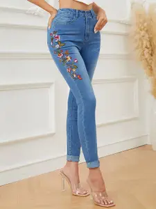 The Roadster Lifestyle Co Women Embroidered Slim-Fit Mid-Rise Light Fade Jeans