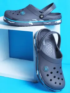 Koburg Men Self Design Clogs