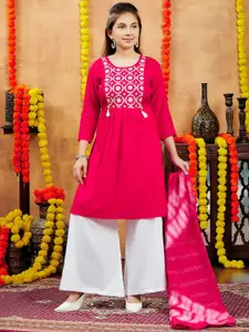 Aarika Girls Geometric Flared Sleeves Kurta