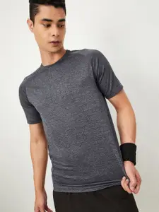 max Men Solid Round Neck  T-shirt
