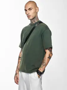 Snitch Men Solid Round Neck Cotton T-shirt