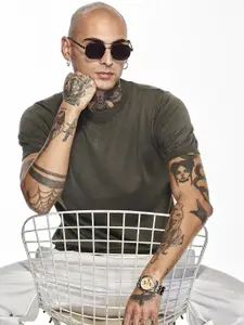 Snitch Men Solid Round Neck  T-shirt