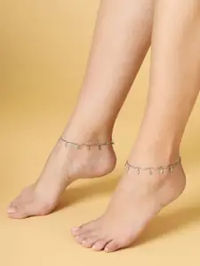 ZENEME Women Oxidised Silver-Toned Floral Leaf Anklet