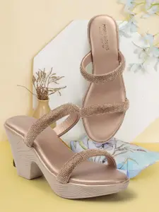 madam glorious Women Embellished Wedge Heel Sandals