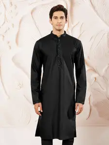 VASTRAMAY Mandarin Collar Thread Work Straight Kurta