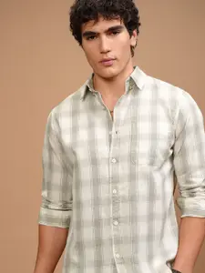 HIGHLANDER Men Slim Fit Spread Collar Gingham Checked Cotton Casual Shirt